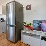 Ugrin, A Cozy And Relaxing Retreat Minutes From The Apartment *