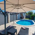 Apartment Ugrin, A Cozy And Relaxing Retreat Minutes From The Umag