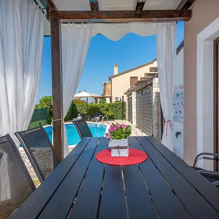 Ugrin, A Cozy And Relaxing Retreat Minutes From The * Umag