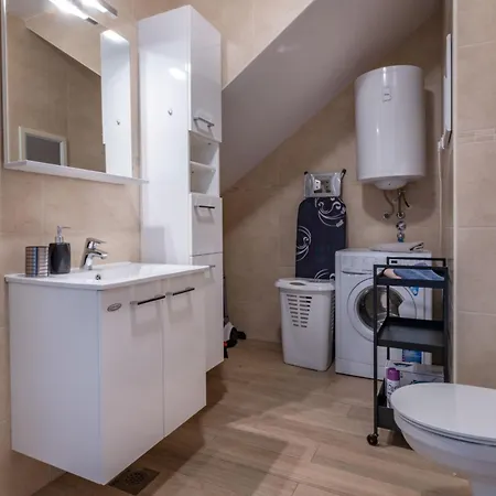 Ugrin, A Cozy And Relaxing Retreat Minutes From The Daire