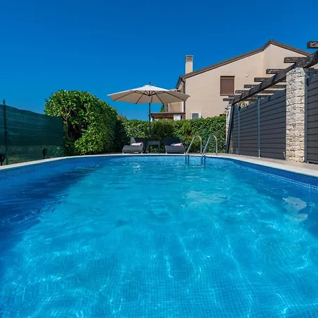 شقة Ugrin, A Cozy And Relaxing Retreat Minutes From The *