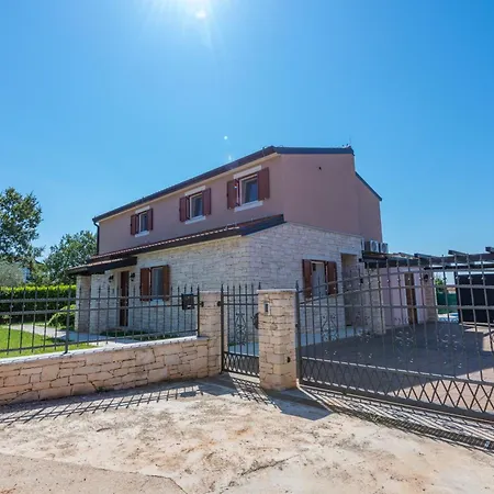 Ugrin, A Cozy And Relaxing Retreat Minutes From The *