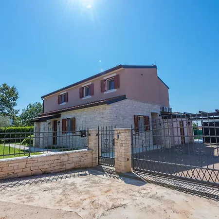Ugrin, A Cozy And Relaxing Retreat Minutes From The *