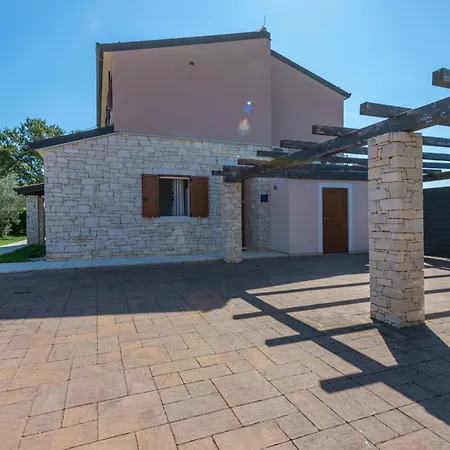 Ugrin, A Cozy And Relaxing Retreat Minutes From The Umag